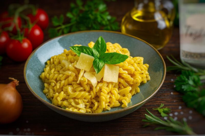 Cremige Kohlrabi-Pasta aus einer Pfanne
